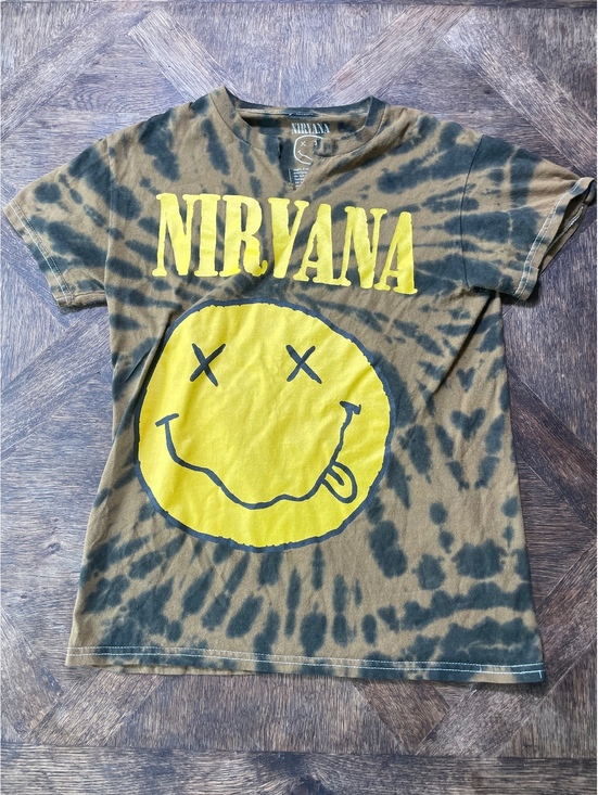 Nirvana Tops - Nirvana tie bye brown and black graphic tee shirt women’s XS